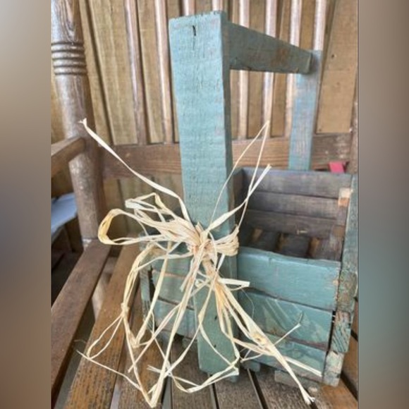 Distressed Wood Star Cutout Tote, Green - Picture 4 of 10